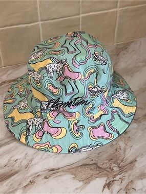 Flamotion bucket hat with abstract swirls and cartoon animals in pastel colors.